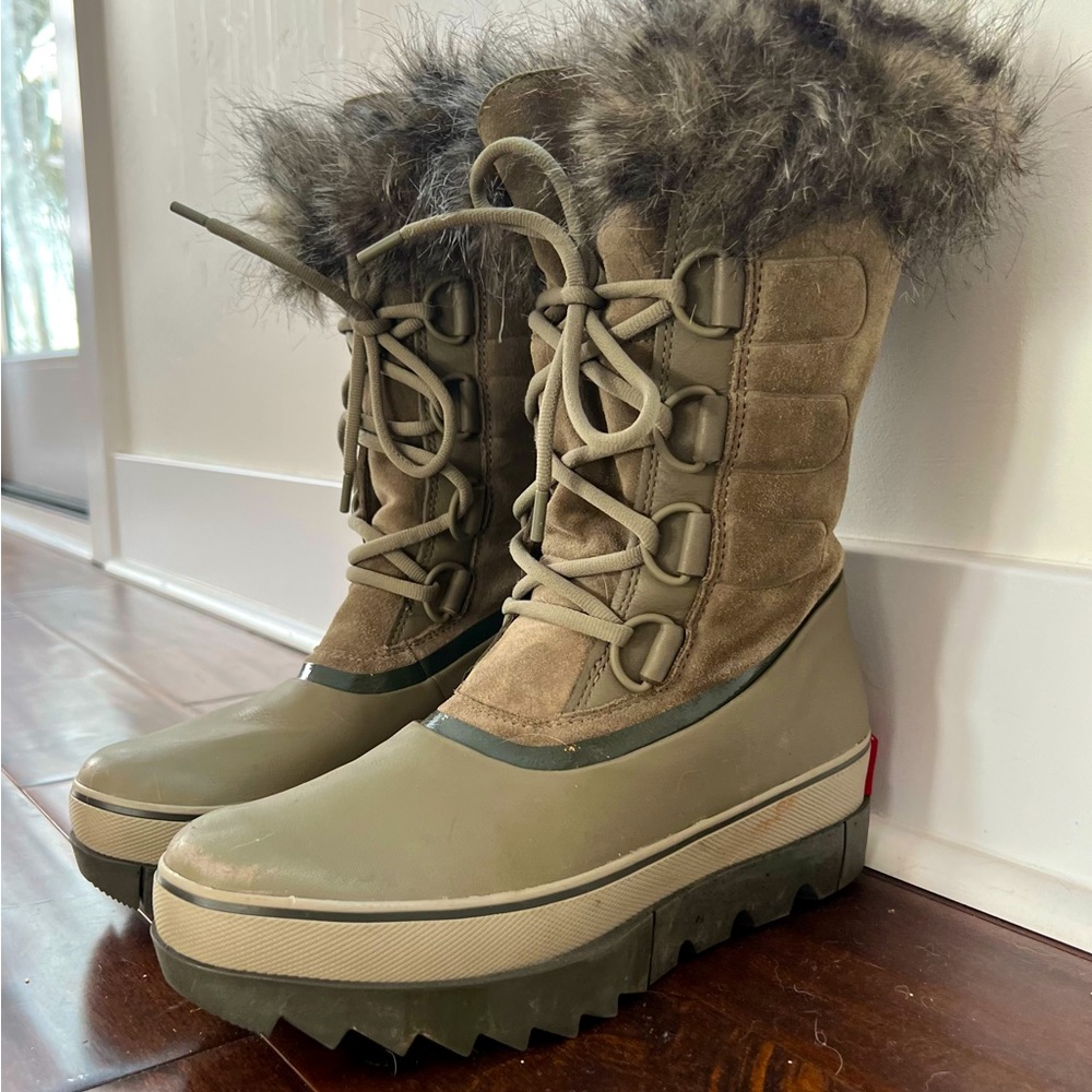 Sorel joan of arc wedge boots. Size 10.5 (I wear a size 10 and sized up).